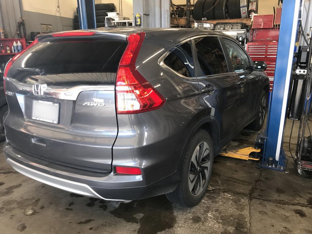 Honda CR-V inspection at LEYVA MOTORS service bay